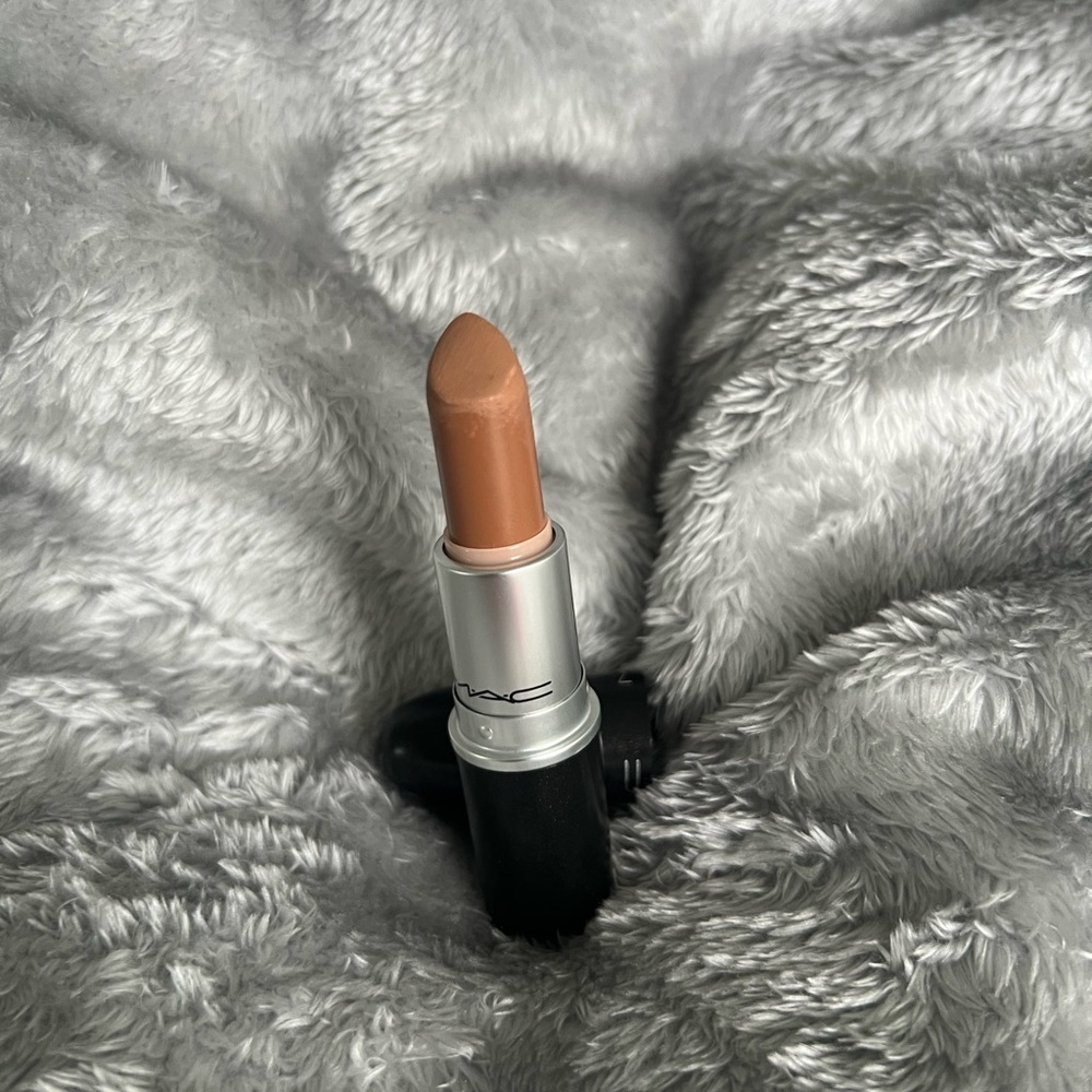 MAC Cosmetics Naturally Transformed